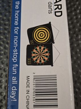 NIB Portable Magnetic Dart Board Set